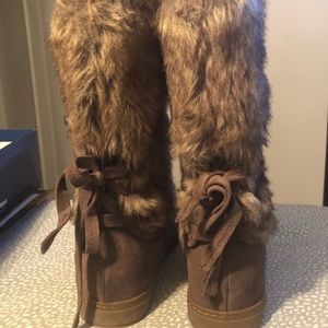 Winter boot very warm and comfortable.